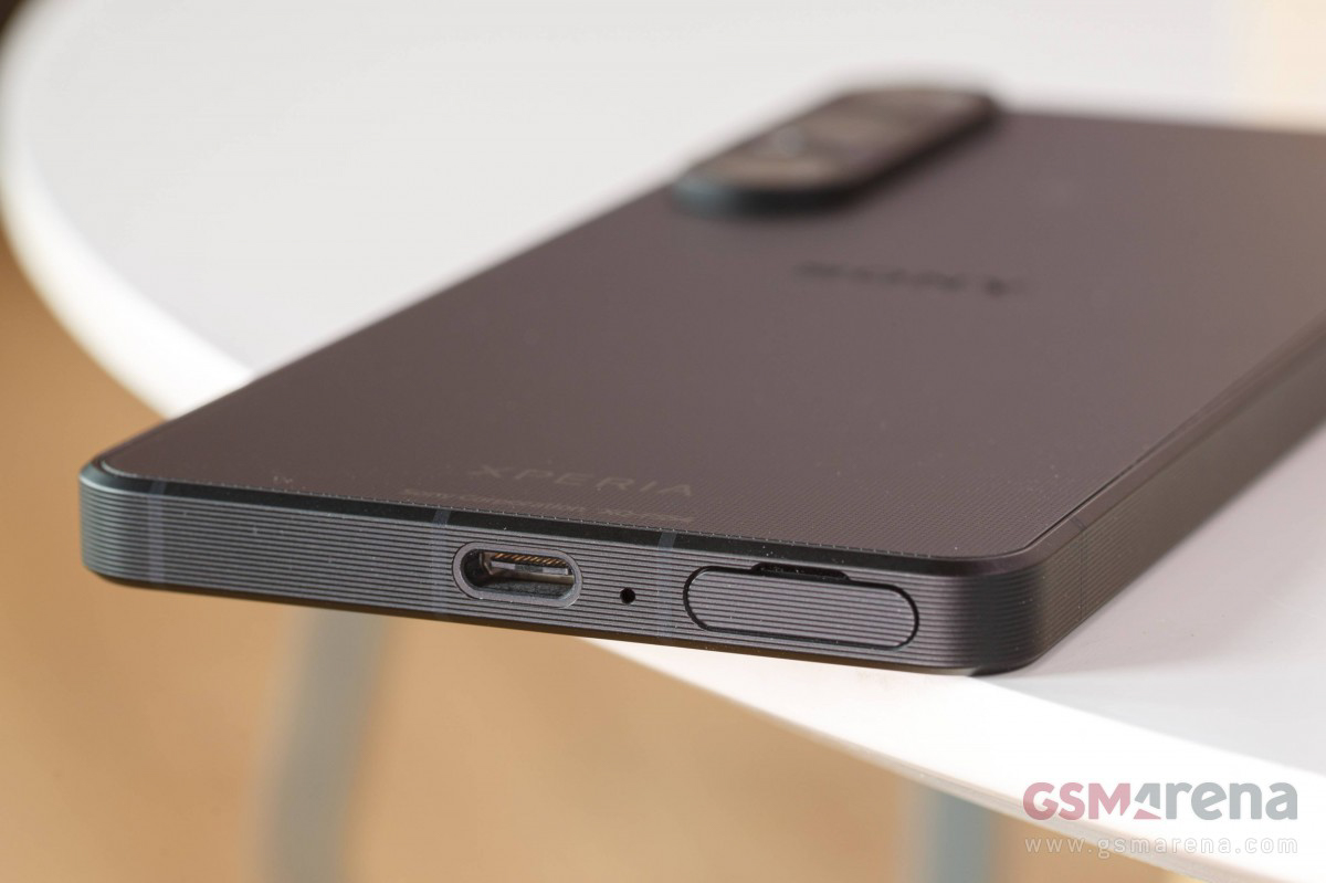 Cạnh đáy của Sony Xperia 1 VII