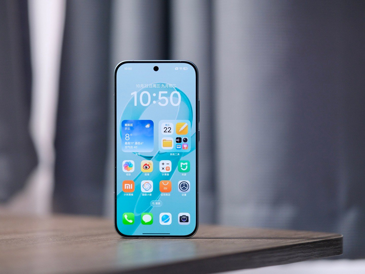 Cận cảnh Xiaomi Redmi K90 với màn hình viền mỏng