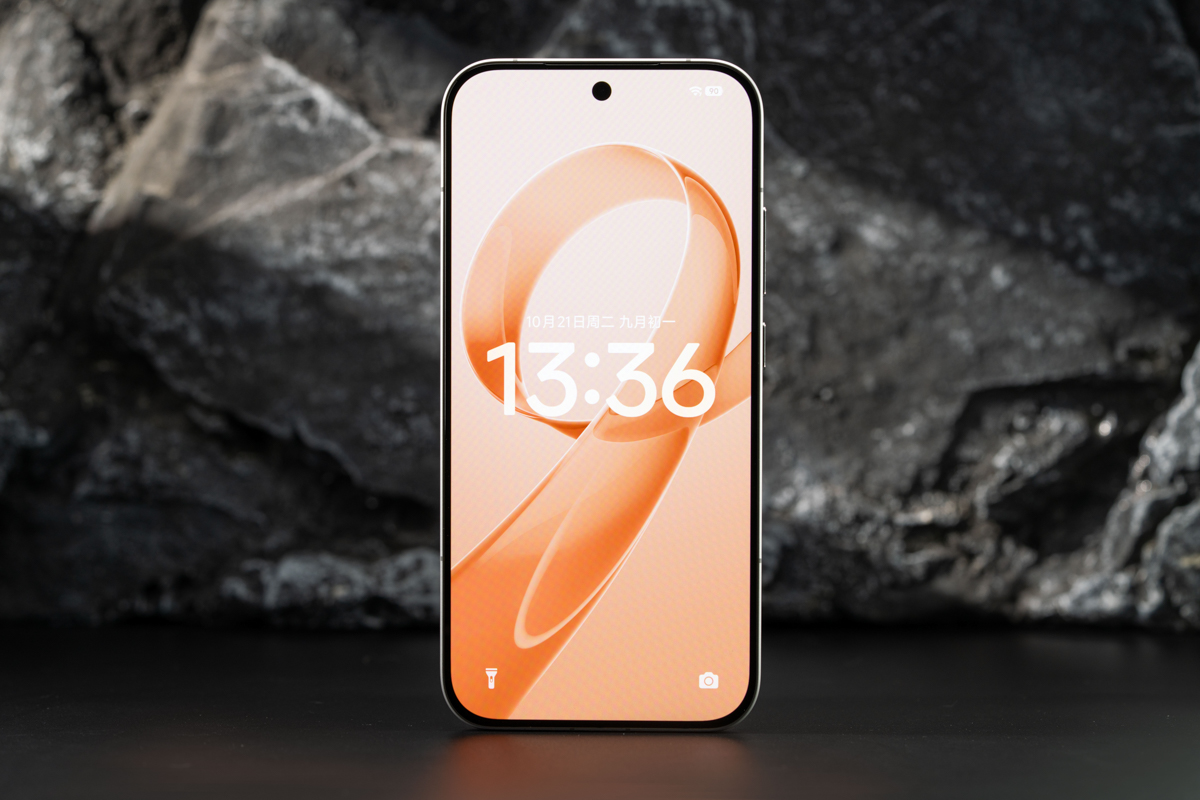 Cận cảnh Xiaomi Redmi K90 với màn hình đẹp mắt