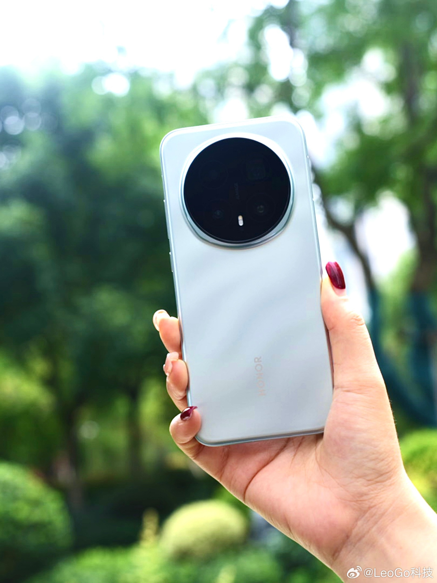 cận cảnh honor magic 8 pro với thiết ké mới vuông hơn