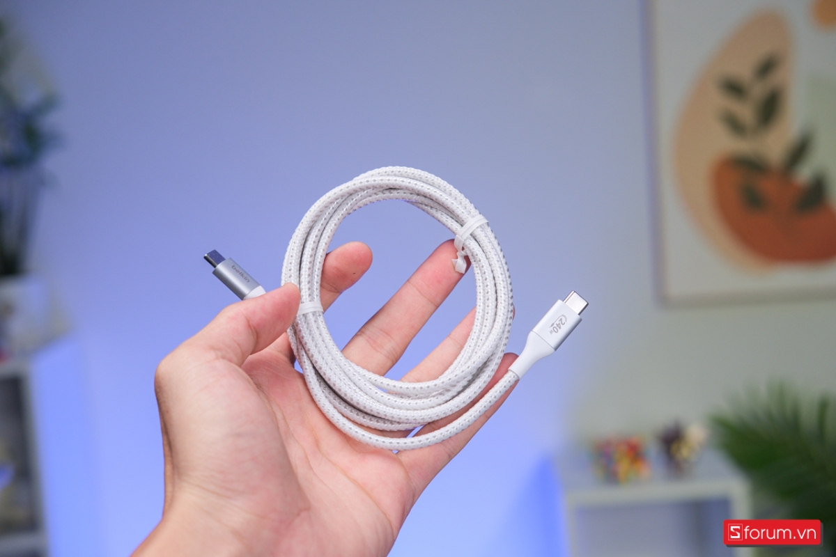 Trên tay bộ sạc cáp Belkin với dây dù công suất 240W ấn tượng