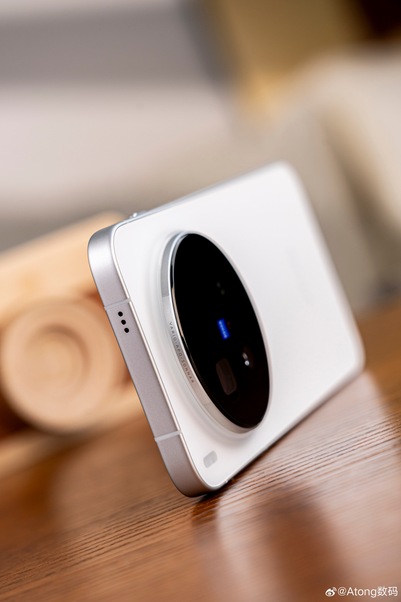 Cận cảnh vivo X300 Pro cạnh trên