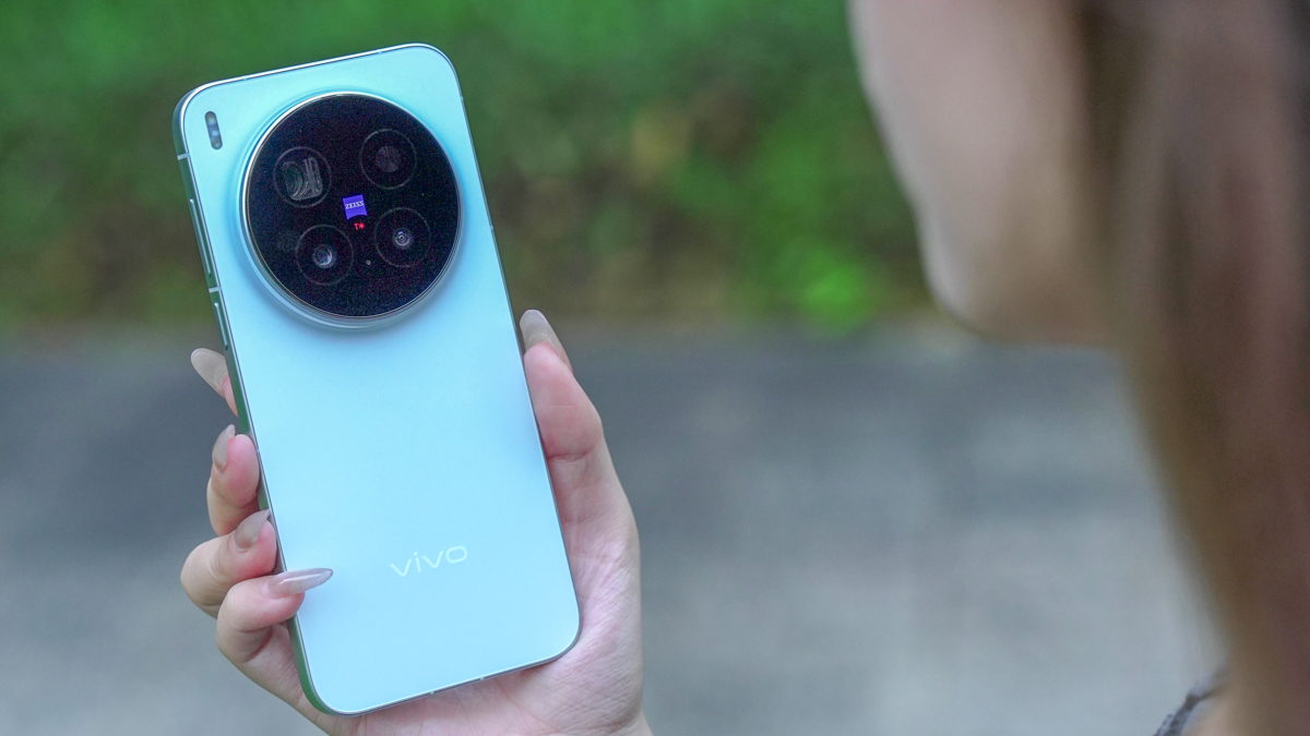 Cận cảnh vivo X300 Pro: Camera siêu đỉnh, Dimensity 9500, pin 6510 mAh, giá từ 18.5 triệu