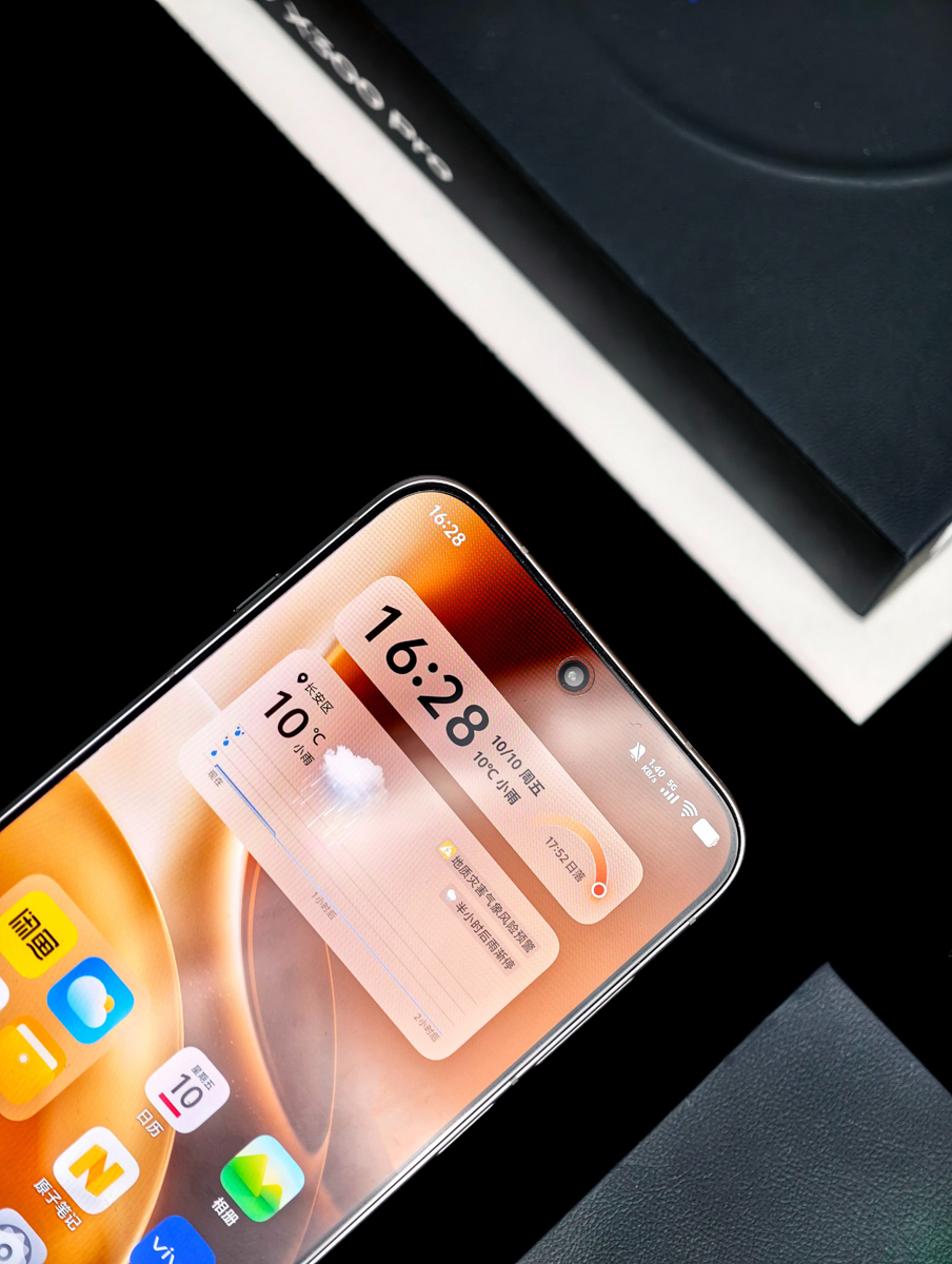 cận cảnh vivo x300 pro với màn hình hiển thị sắc nét