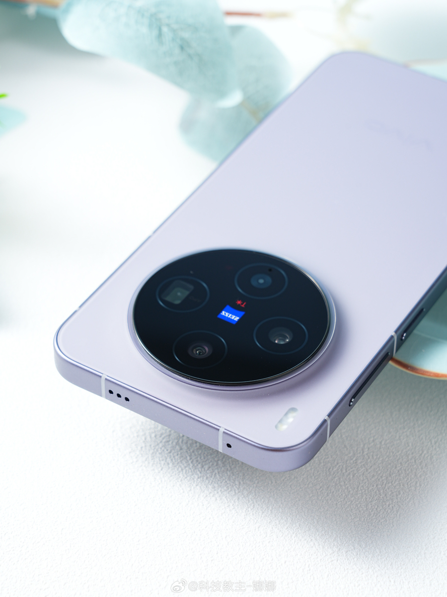cận cảnh vivo X300 với cụm camera tròn độc đáo