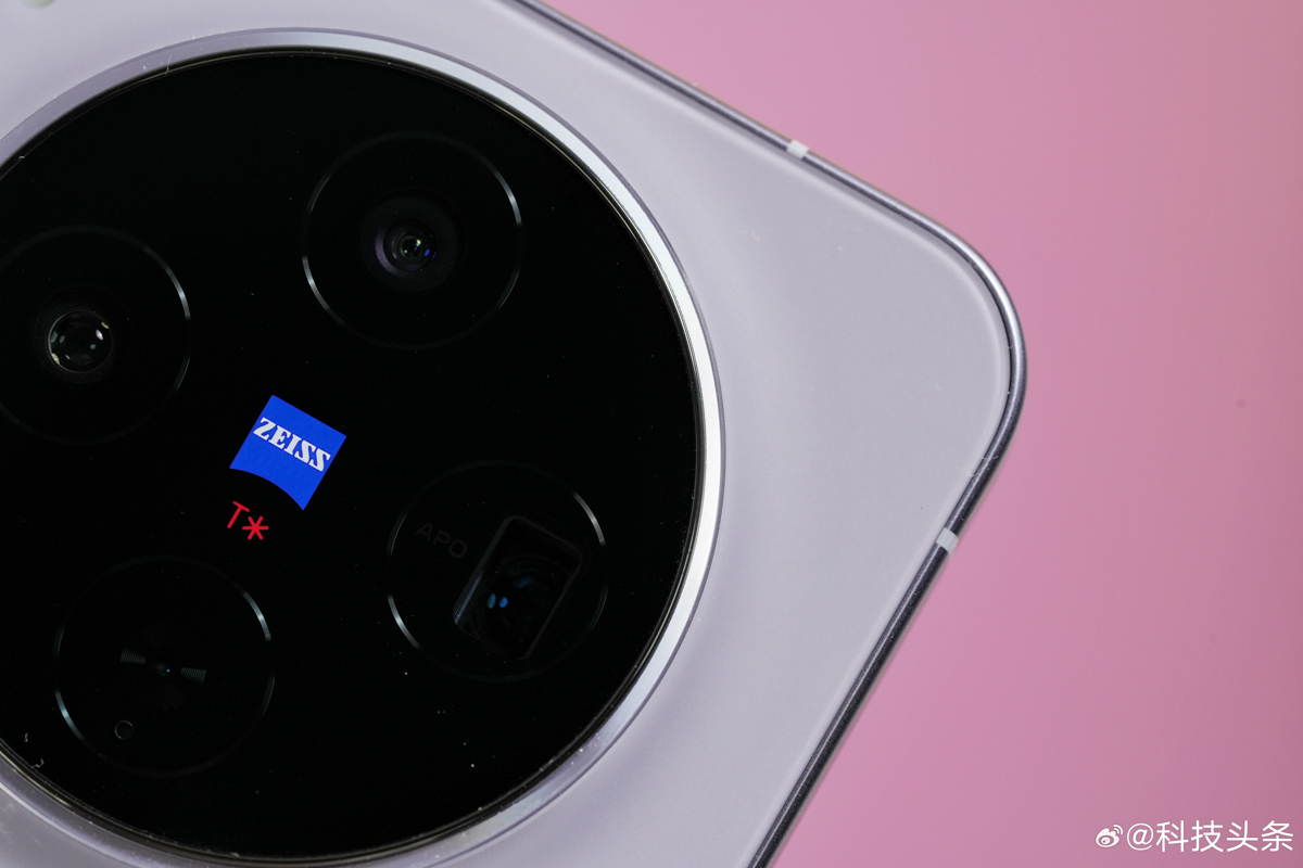 cận cảnh vivo X300 với camera thông số khủng