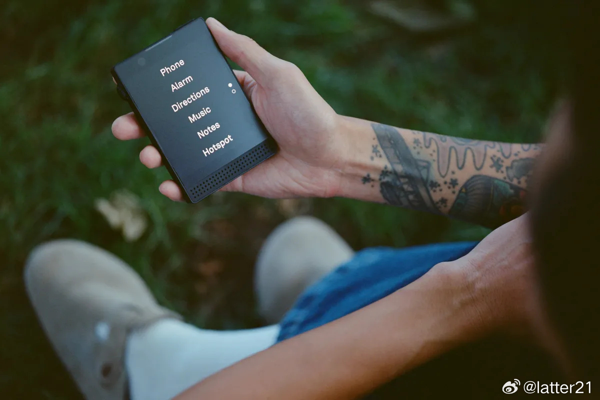 Light Phone 3 nổi bật thiết kế nổi bật bởi sự tối giản