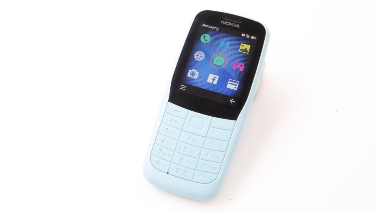 Nokia 220 4G hỗ trợ 4G giúp người dùng kết nối mạng nhanh chóng cũng như xem phim, lướt web thoải mái