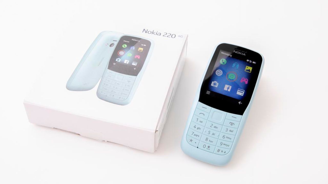Nokia 220 4G sở hữu ngoại hình nhỏ gọn