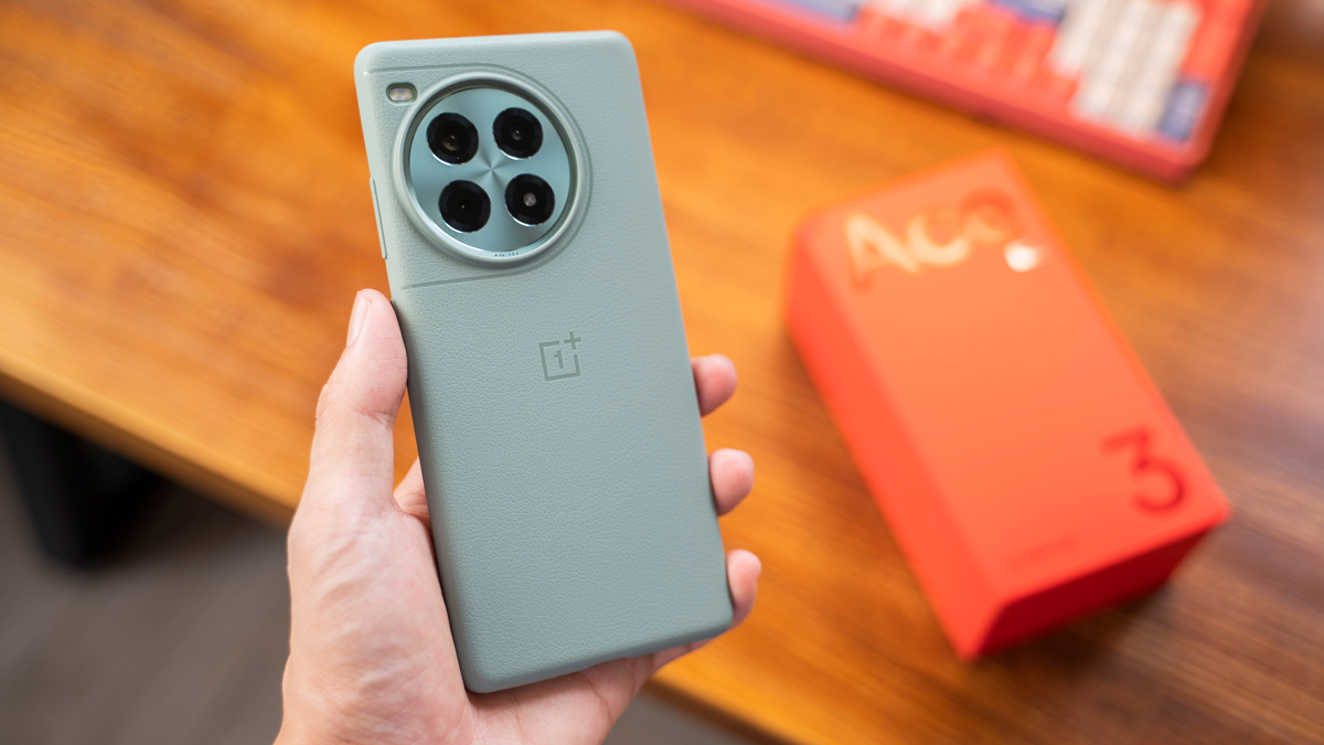 Cận cảnh OnePlus Ace 3 Pro: Siêu phẩm với Snapdragon 8 Gen 3, pin trâu ...