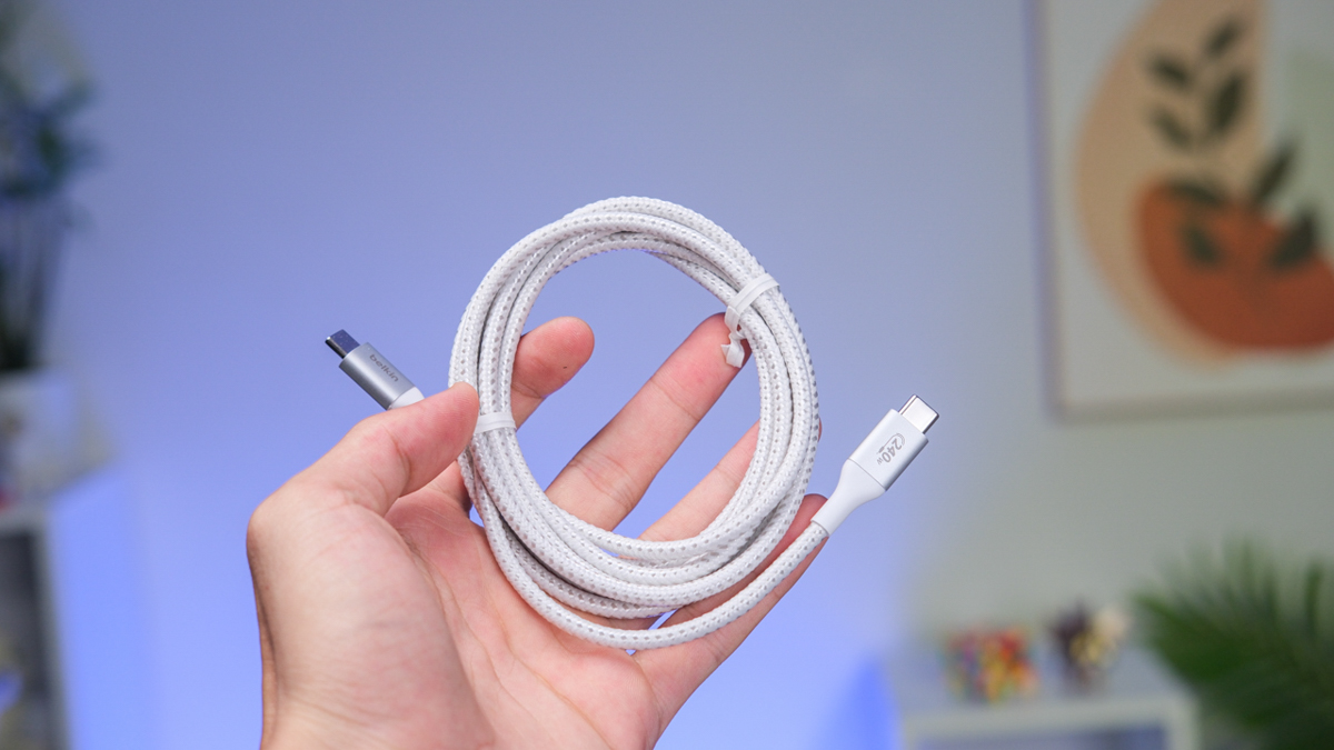 Trên tay bộ sạc cáp Belkin dành cho iPhone 17 series: Thiết kế cực gọn, công suất 45w, cáp bọc dù chắc chắn