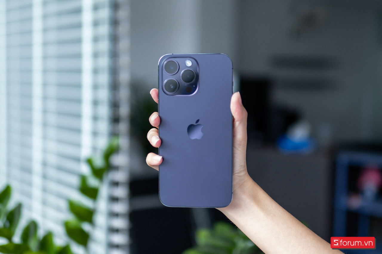 Apple nổi tiếng với việc sử dụng vật liệu cao cấp và quy trình sản xuất chặt chẽ, tạo ra các sản phẩm có độ bền cao và tuổi thọ lâu dài.