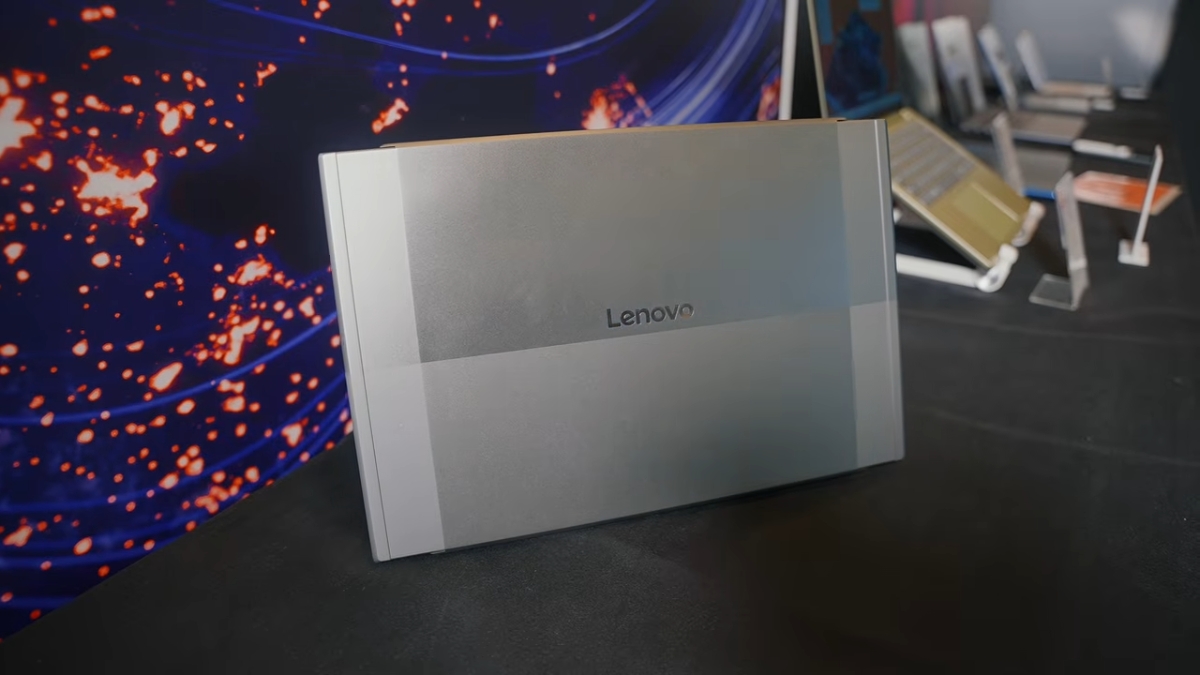 Cận cảnh Lenovo Project Swan tại IFA 2026 khi hoạt động như một chiếc laptop hoàn chỉnh