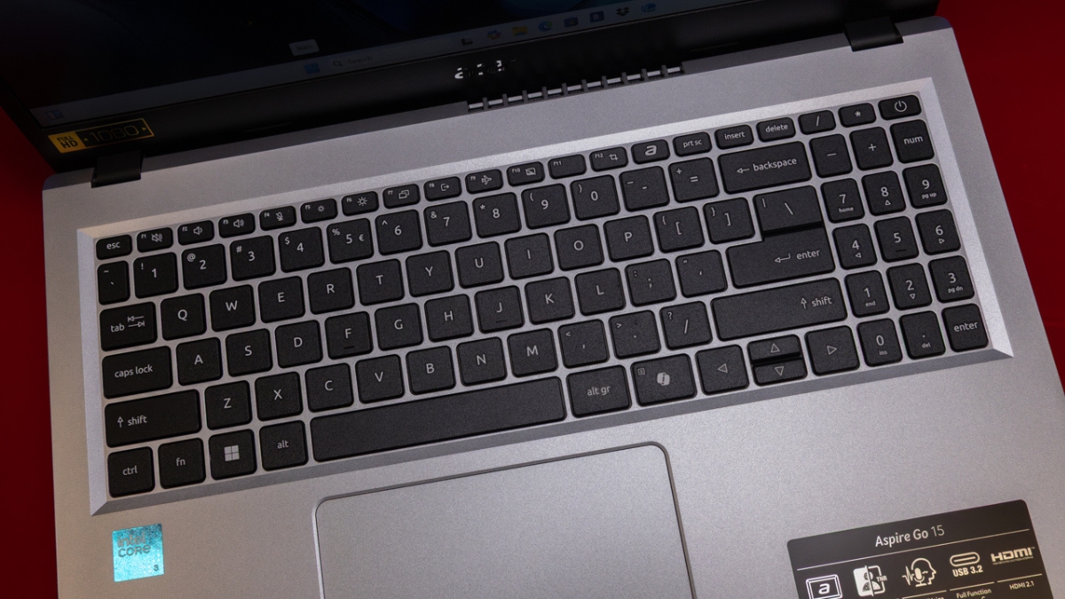 Đánh giá Acer Aspire Go 15 – bàn phím full-size với hành trình phím nông và layout cơ bản