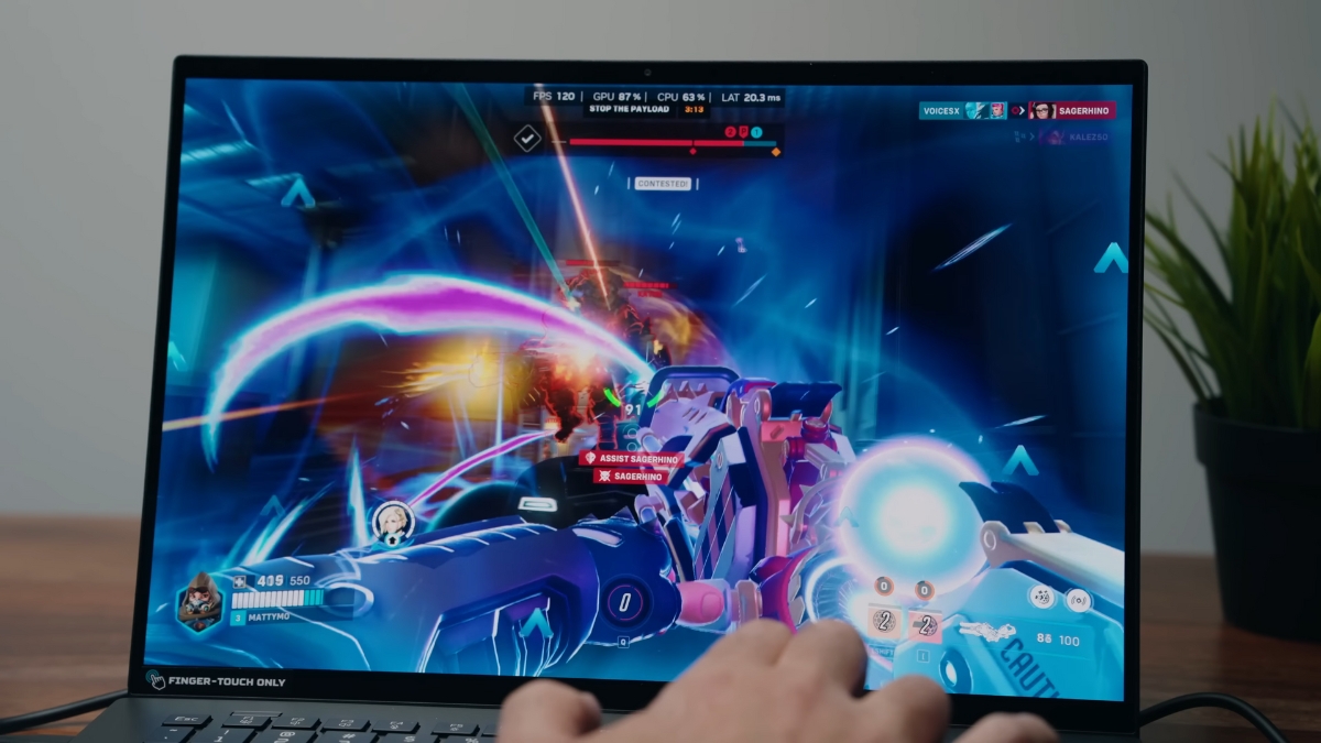 Đánh giá Acer Predator Triton 14 AI với màn hình OLED cảm ứng 14.5 inch, độ phân giải 2,880 x 1,800 pixel và tần số quét 120Hz.