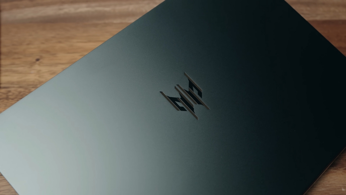 Đánh giá Acer Predator Triton 14 AI với thiết kế mỏng nhẹ cao cấp, màn hình OLED 120Hz và hiệu năng RTX 5070 cân bằng cho chơi game và làm việc.