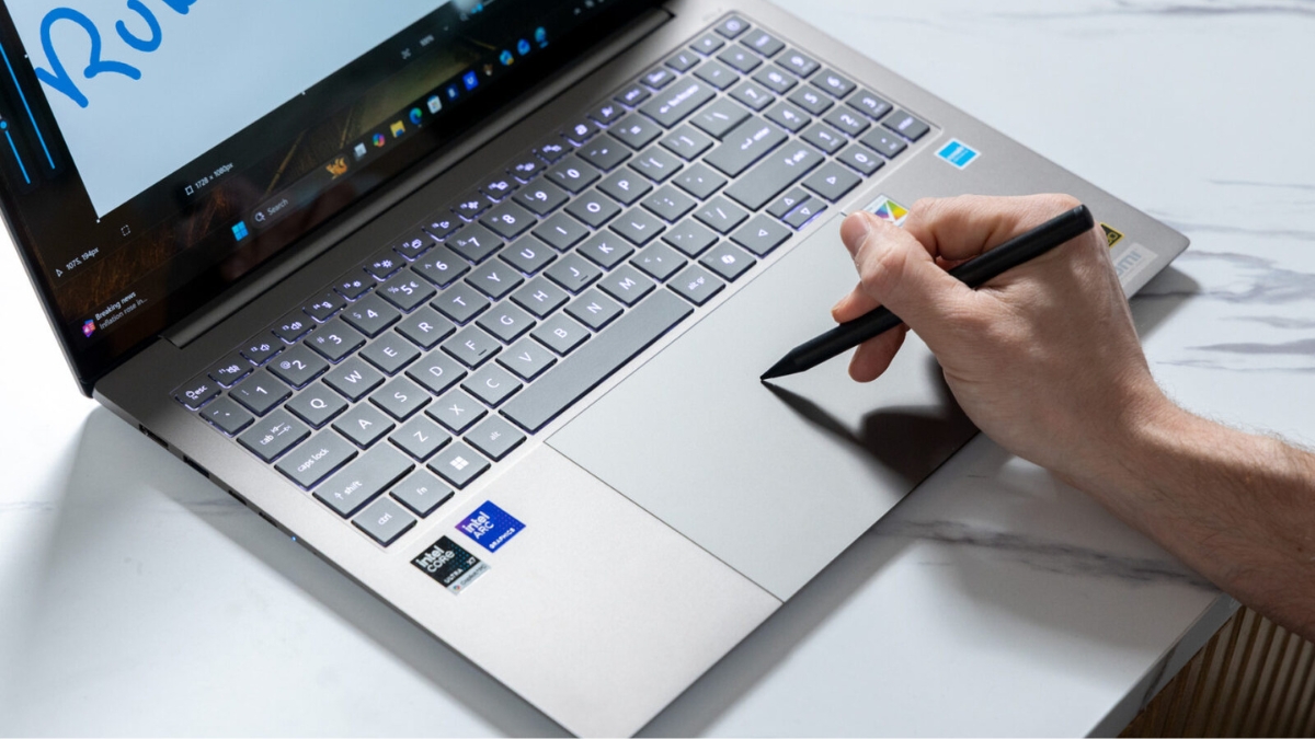 Đánh giá Acer Swift 16 AI (2026): Touchpad haptic kích thước lớn hỗ trợ Acer Active Stylus