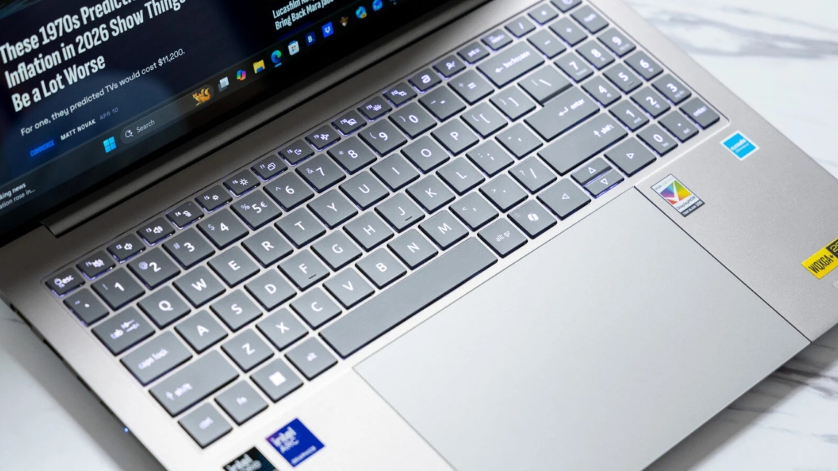 Đánh giá Acer Swift 16 AI (2026): Bàn phím tích hợp numpad trên mẫu laptop AI của Acer