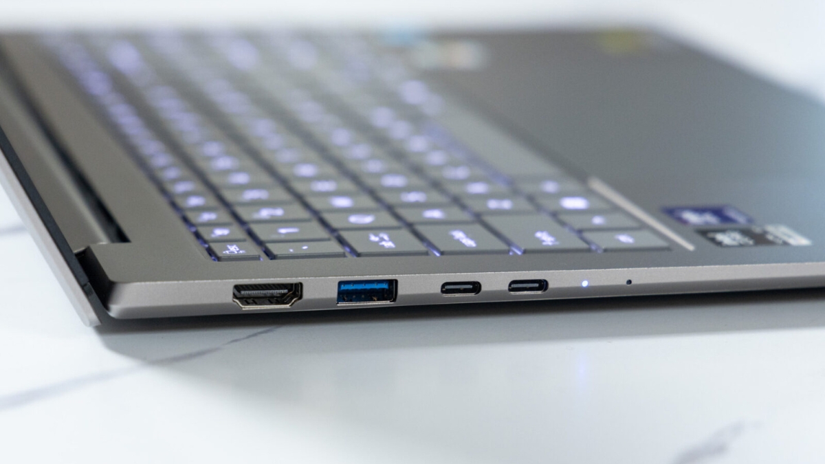 Đánh giá Acer Swift 16 AI (2026): Cạnh trái với cổng USB4, USB-A và HDMI 2.1