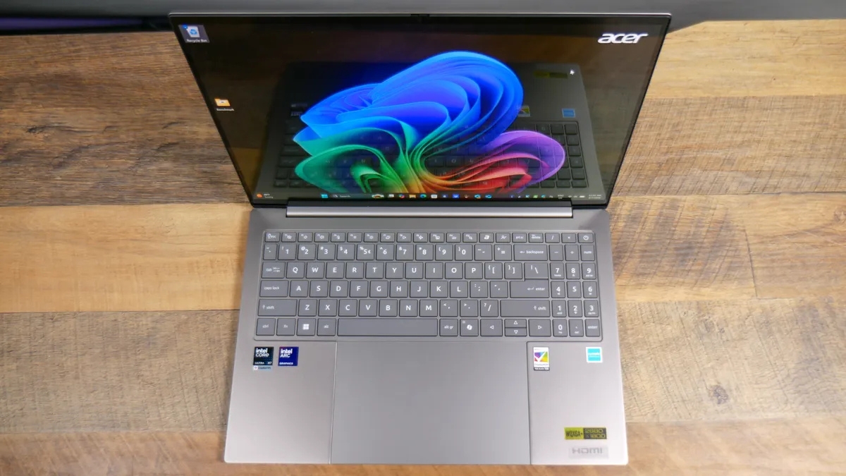 Đánh giá Acer Swift 16 AI touchpad lớn 6.9 x 4.3 inch thao tác mượt và chính xác