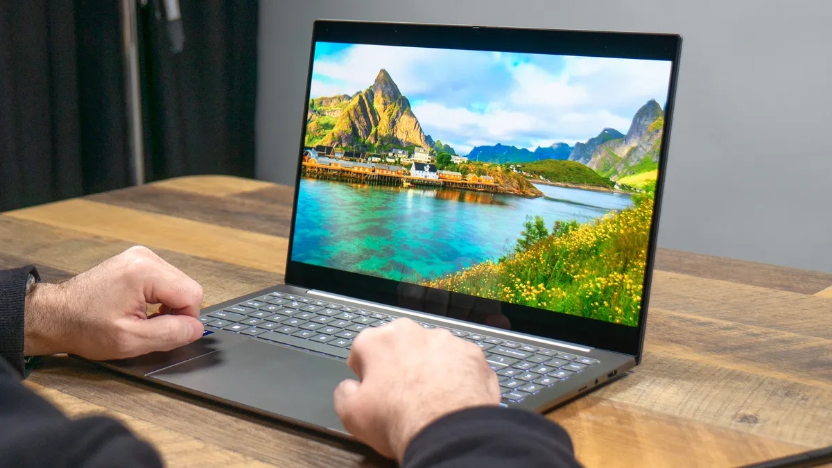 Đánh giá Acer Swift 16 AI màn hình OLED 2880 x 1800 120Hz hiển thị sắc nét và màu sắc rực rỡ