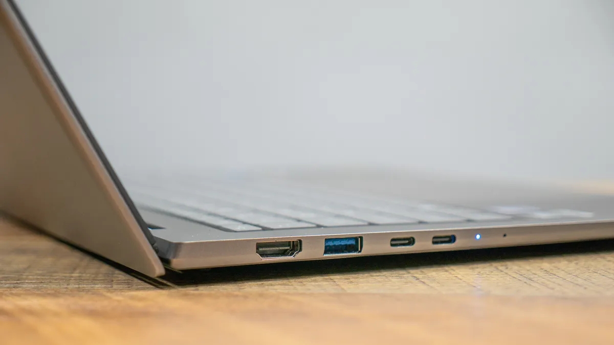 Đánh giá Acer Swift 16 AI cổng kết nối bên trái với USB C HDMI và jack tai nghe