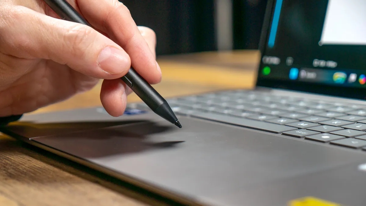 Đánh giá Acer Swift 16 AI touchpad lớn 6.9 x 4.3 inch hỗ trợ stylus thao tác mượt