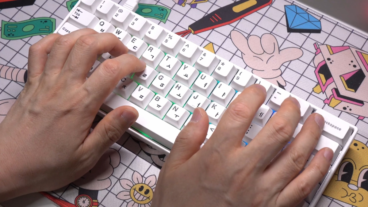 Akko MonsGeek FUN60 MAX switch từ tính mang lại cảm giác gõ mượt không có điểm khấc vật lý