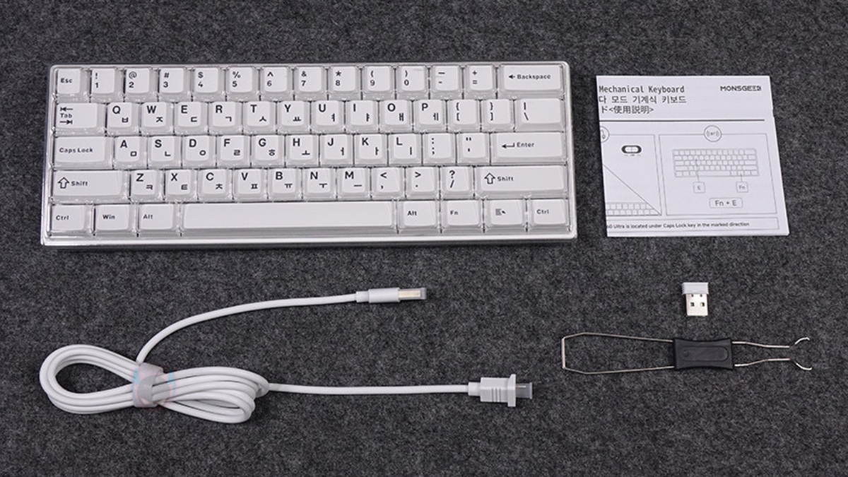 Akko MonsGeek FUN60 MAX phụ kiện gồm cáp USB A to C receiver 2.4GHz keycap switch puller và sách hướng dẫn