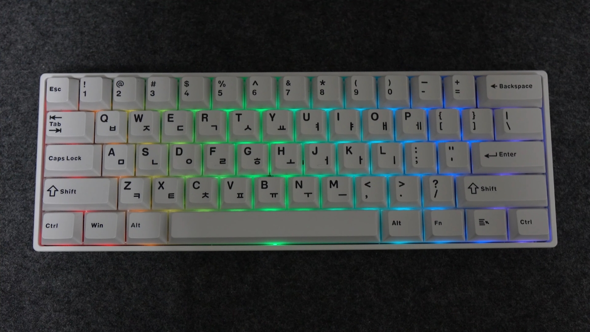 Akko MonsGeek FUN60 MAX LED không xuyên keycap hiển thị qua khe phím dịu mắt hơn khi sử dụng lâu