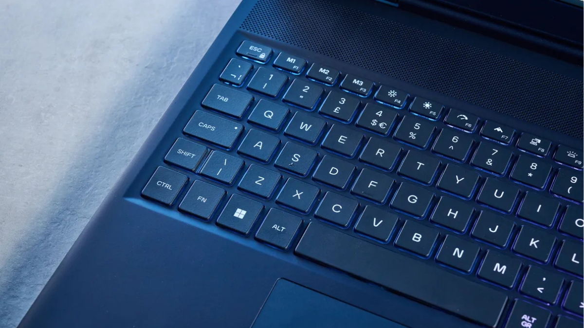 Đánh giá Alienware 16X Aurora bàn phím khoảng cách phím hợp lý và trải nghiệm gõ thoải mái