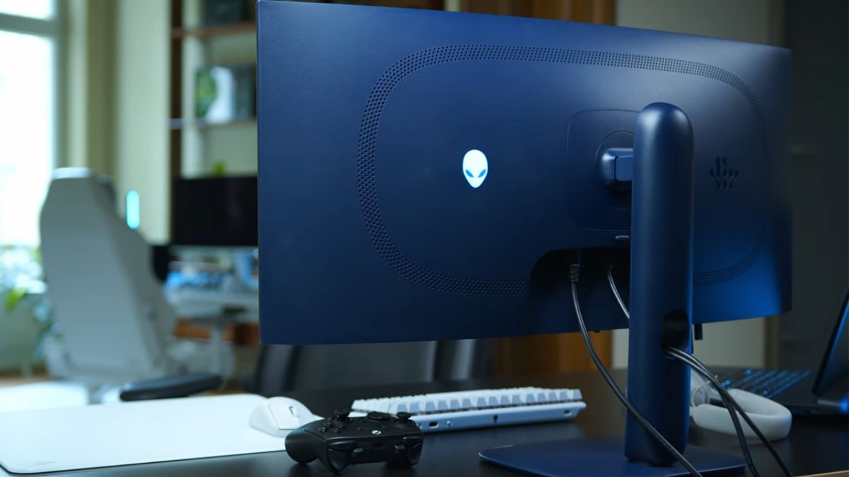 Đánh giá Alienware AW3426DW với chân đế hỗ trợ điều chỉnh linh hoạt trong quá trình sử dụng.