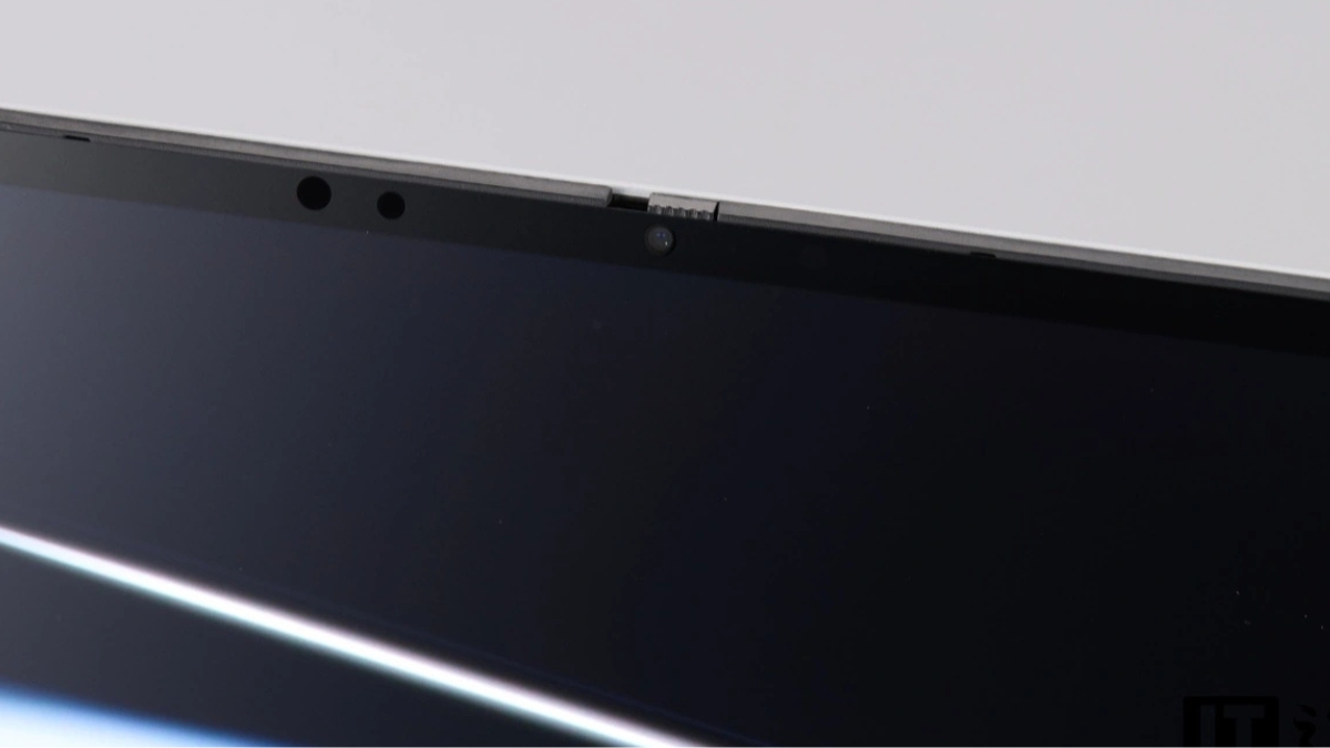 Đánh giá ASUS ExpertBook P5 Ultra được trang bị webcam FHD, cảm biến IR và thanh gạt che camera vật lý