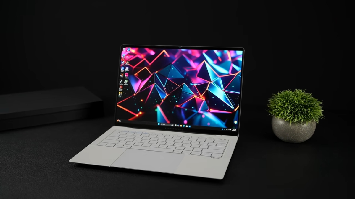 Đánh giá Asus ExpertBook Ultra B9406CAA với thiết kế mỏng nhẹ và hiệu năng từ nền tảng Intel Panther Lake
