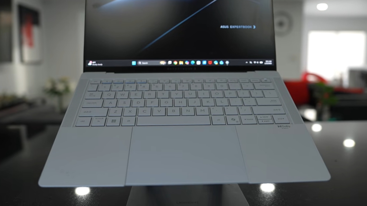Đánh giá Asus ExpertBook Ultra B9406CAA với bàn phím hành trình 1.5mm và touchpad kính kích thước lớn