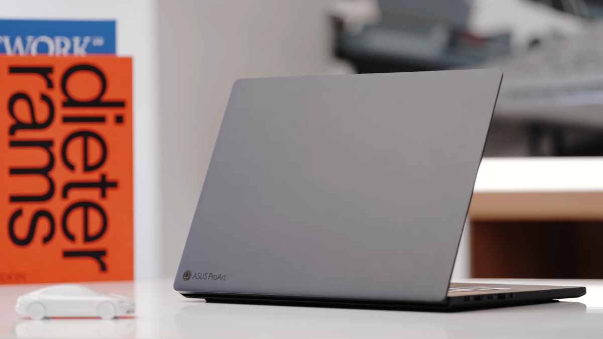 Đánh giá ASUS ProArt P16 5090: Màn OLED và RTX 5090 có đủ cạnh tranh MacBook Pro 16 inch?