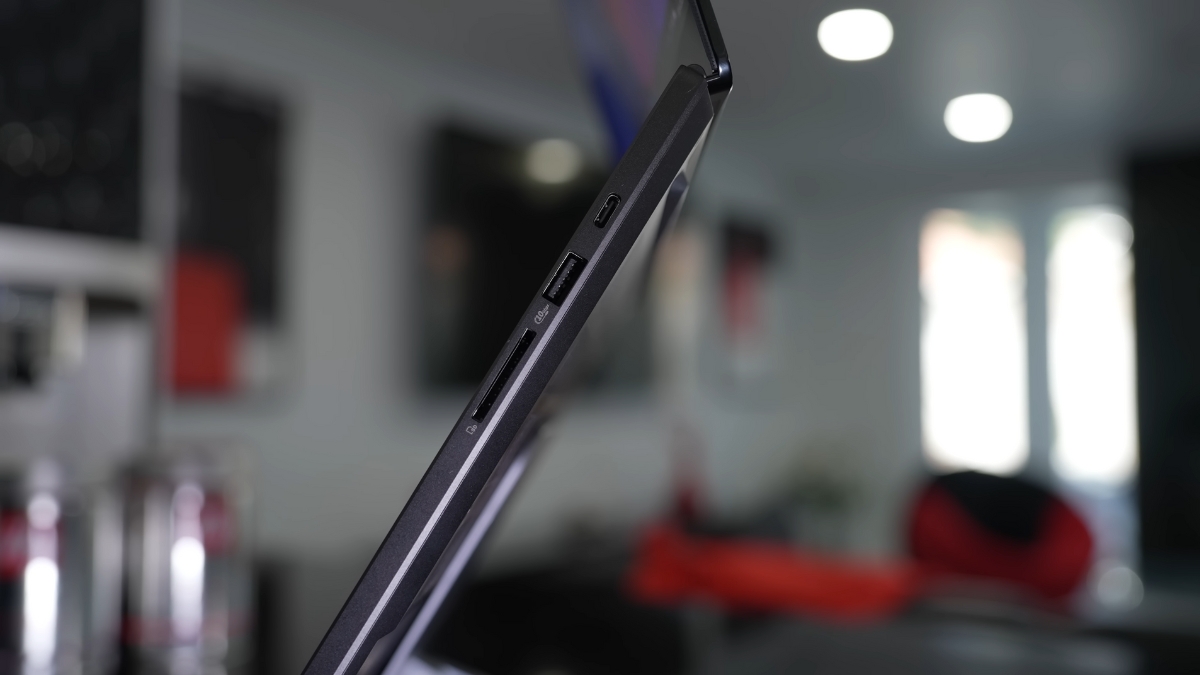 Đánh giá Asus ProArt P16 5090 hệ thống cổng kết nối đa dạng cho dân sáng tạo.