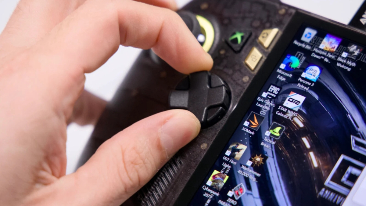 Đánh giá ASUS ROG Xbox Ally X20 - Cụm phím Transforming D-pad hỗ trợ xoay chuyển hướng