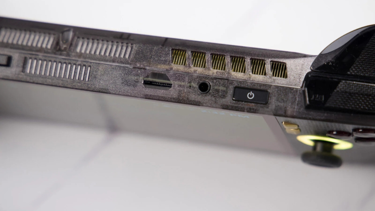 Đánh giá ASUS ROG Xbox Ally X20 - Khe thẻ microSD, giắc 3.5mm và nút nguồn tích hợp vân tay