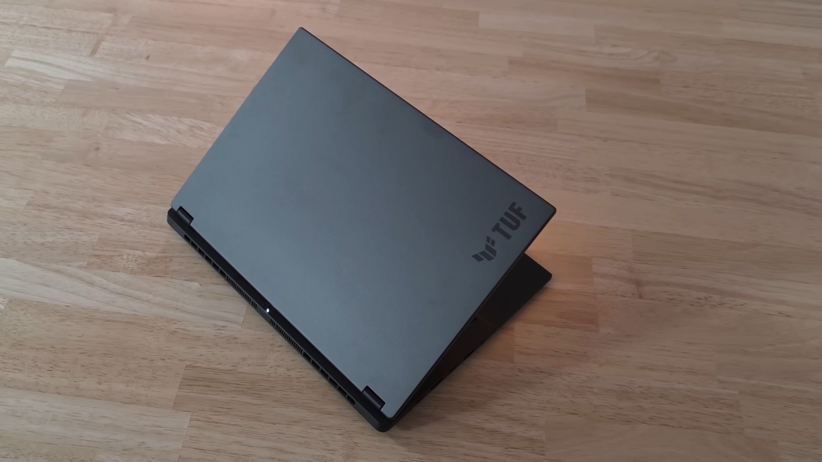 Đánh giá ASUS TUF A14 với thiết kế gọn gàng, phong cách TUF cứng cáp và màn hình 14 inch