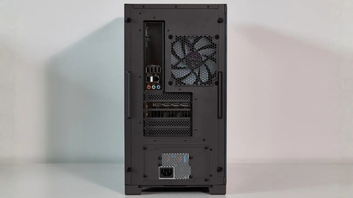 Đánh giá ASUS TUF Gaming 7X với hệ thống cổng kết nối phía sau đa dạng