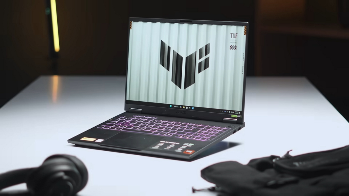 Đánh giá Asus TUF Gaming A16 với CPU AMD Zen 4 Hawk Point và GPU RTX 5070, laptop gaming tầm trung – cao cấp