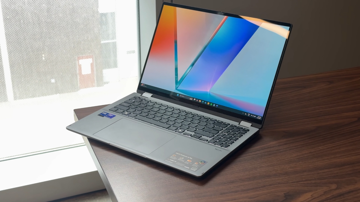 Đánh giá Asus Vivobook 16 Flip – laptop 2 trong 1 16 inch cân bằng, màn hình OLED sắc nét, hiệu năng ổn định, phù hợp sinh viên và nhân viên văn phòng.