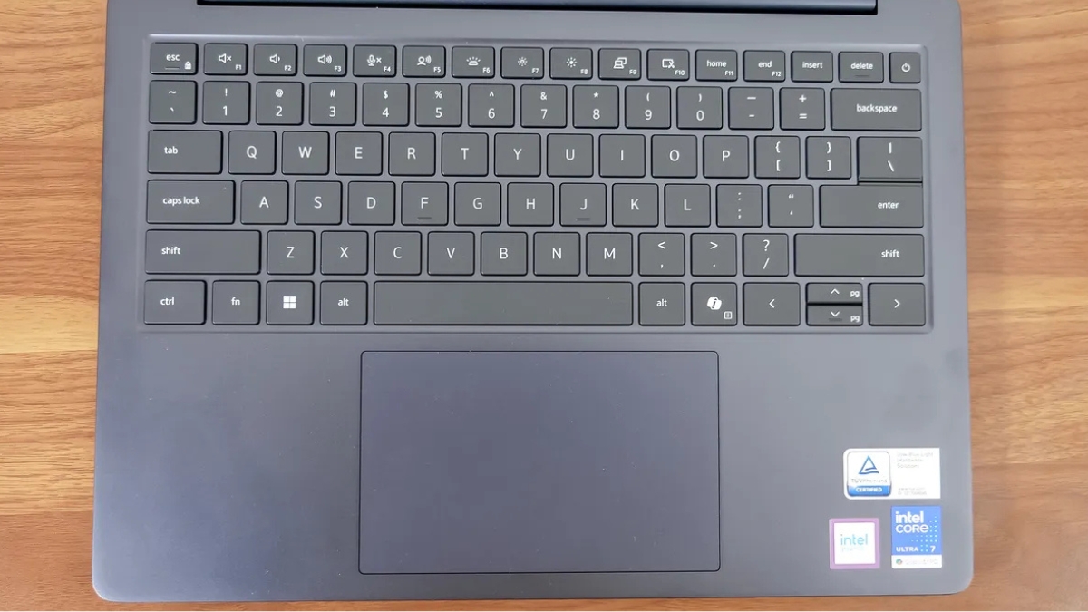 Đánh giá Dell 14S với bàn phím hành trình 0.8 mm và touchpad bề mặt mượt
