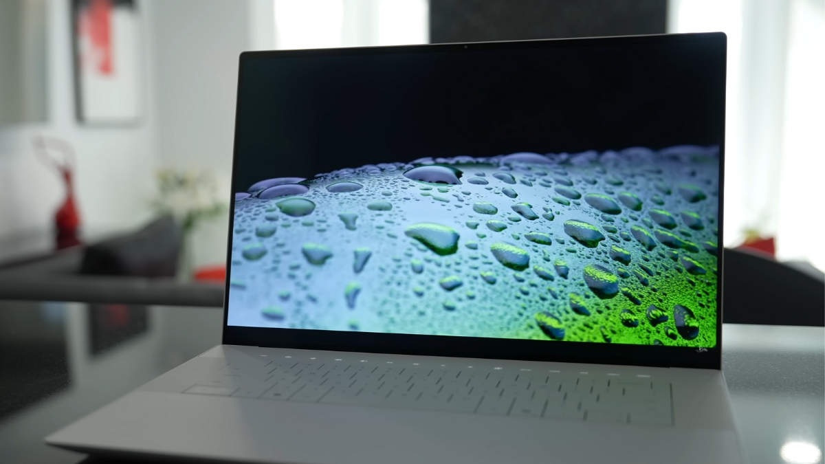 Đánh giá Dell 16 Premium nhìn tổng thể thiết kế 16 inch