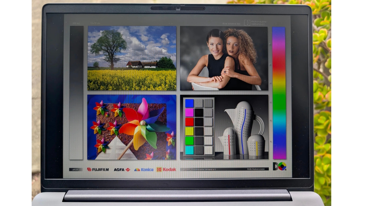 Đánh giá Dell Pro 7 14 P714265 với màn hình IPS 14 inch, độ phân giải 1920 x 1200 và tần số quét 120Hz.