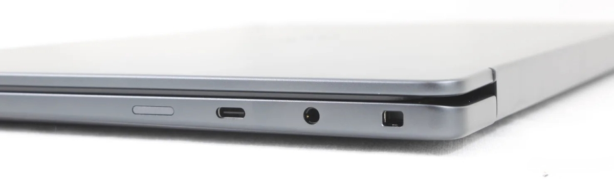 Đánh giá Dell Pro 7 14 P714265 với cổng USB 3.2 Gen 2x2, jack tai nghe 3.5mm và khe khóa Kensington ở cạnh phải.