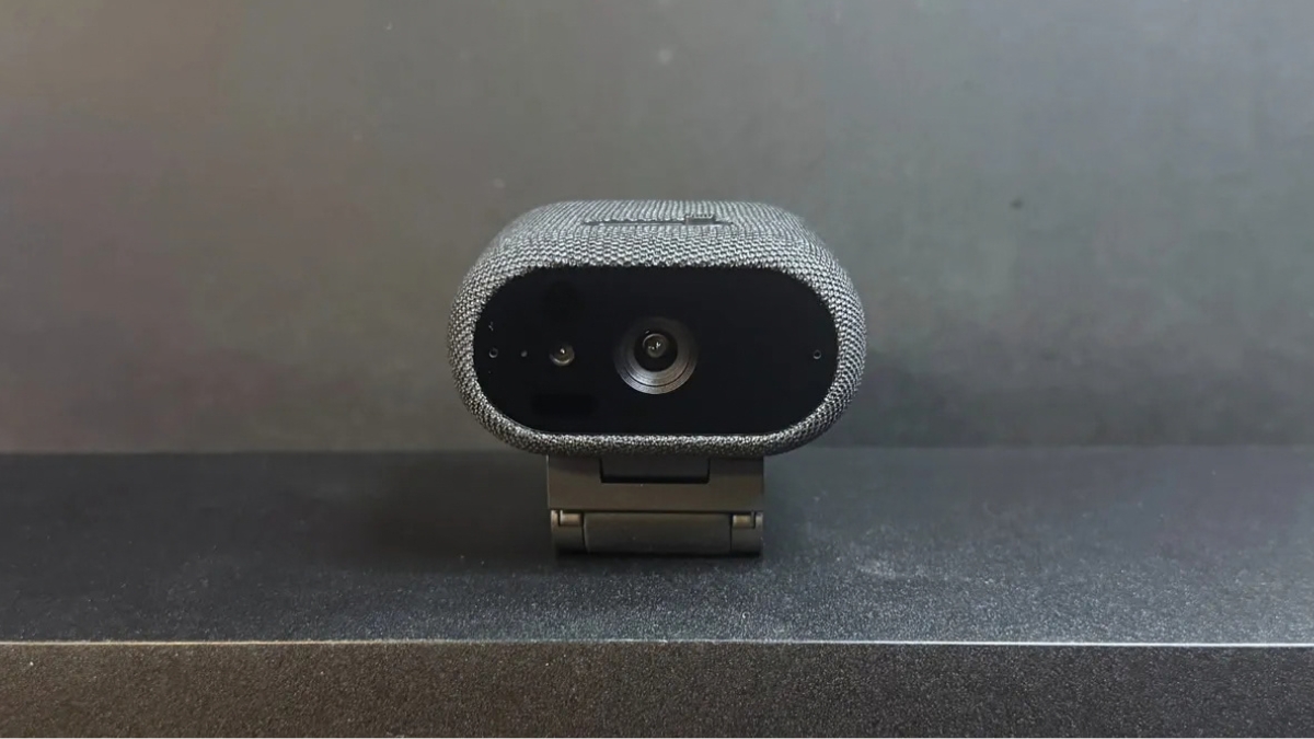 Đánh giá Dell Pro 7 Webcam 4K với thân oval nhỏ gọn và lớp vải bọc ngoài