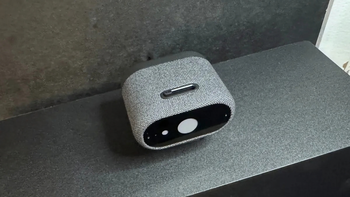 Đánh giá Dell Pro 7 Webcam 4K với hai micro định hướng thu giọng nói rõ và đầy đặn