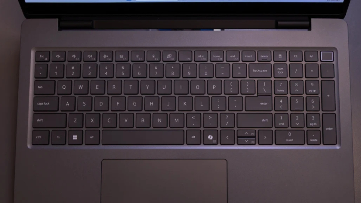 Đánh giá Dell Pro Max 16 Plus với bàn phím và touchpad kích thước lớn phục vụ công việc